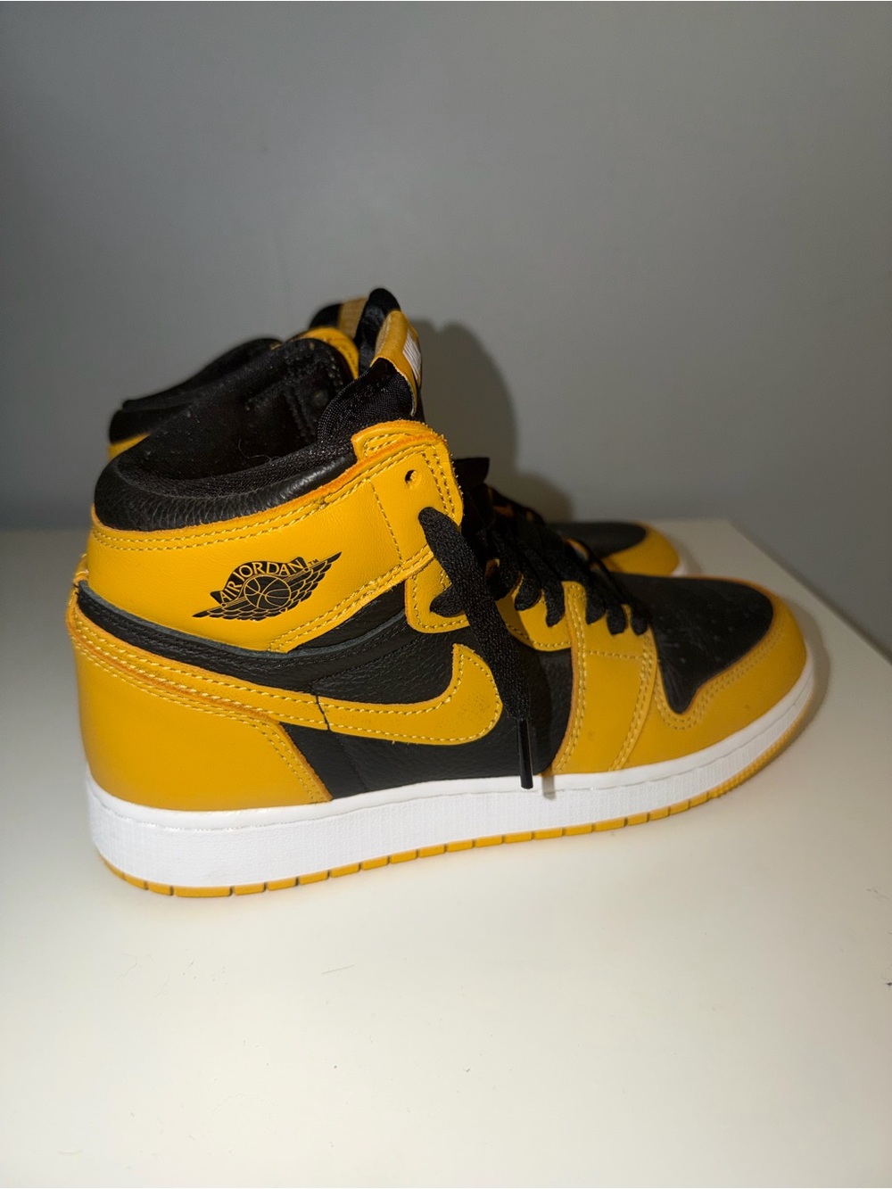 Nike Air Jordan 1 Retro High OG Pollen 6.5Y GS Black Yellow Sneakers Women’s 8